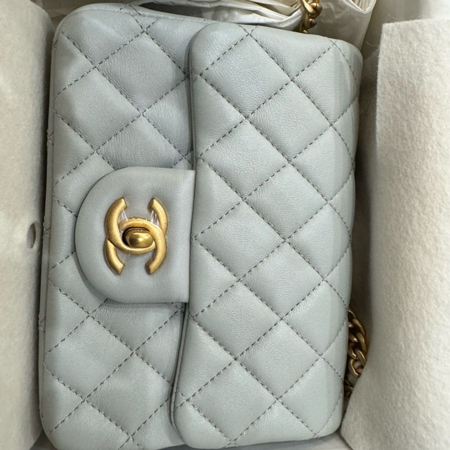 Chanel 山茶花 金屬鏈 調節扣 方胖17羊皮 藍 mini square flap camellia 17-11