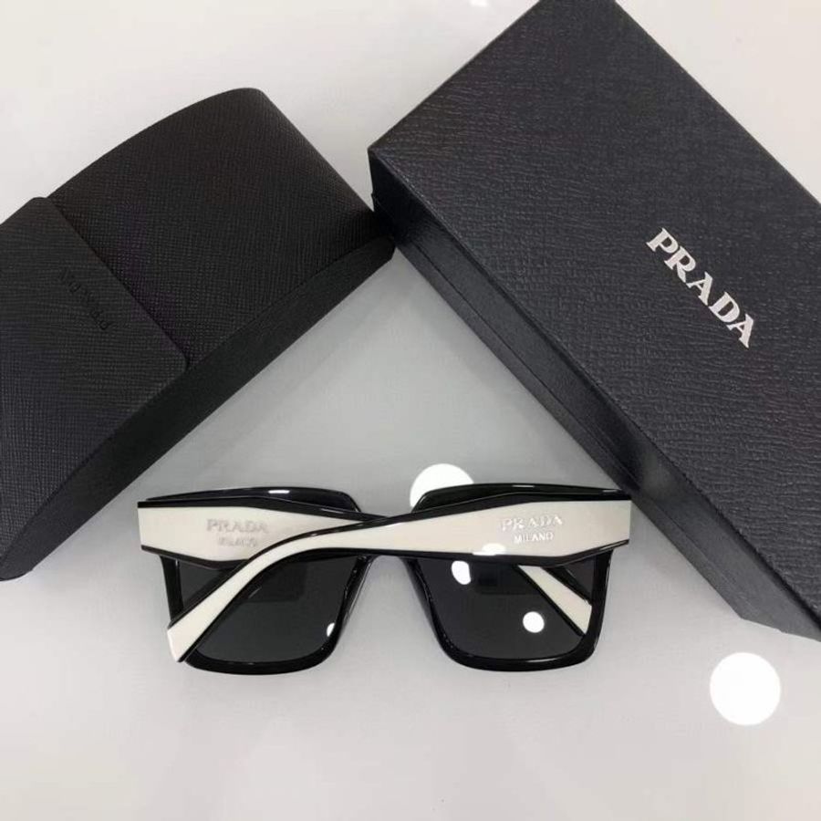 PRADA 方框太陽眼鏡 全新全配-3