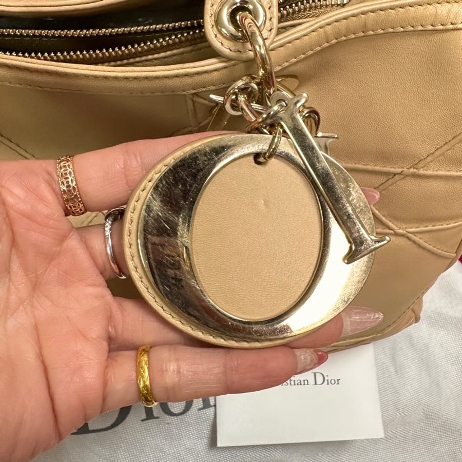 Dior 奶茶色黛妃金釦波士頓包-3