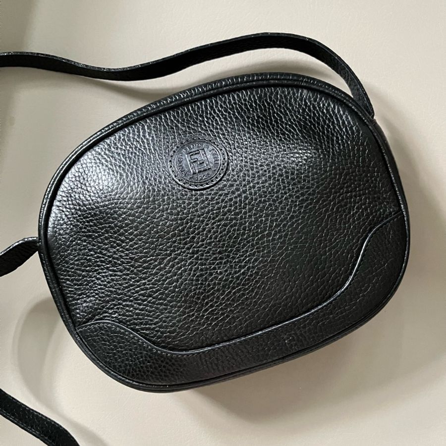 FENDI VINTAGE黑色圓餅包-0