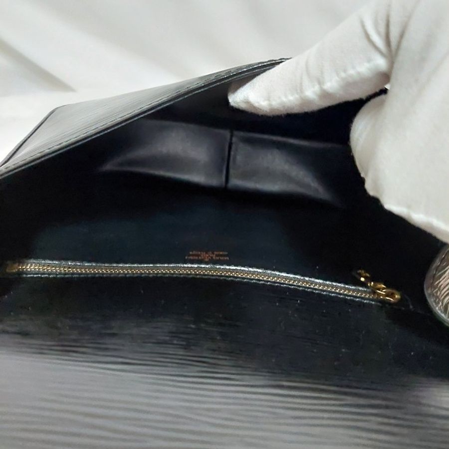 LV EPI Vintage 🎀現品實拍 🎀中古經典黑色水波紋牛鼻包／斜背包/馬鞍包  ( 大 ) ~二手品-42