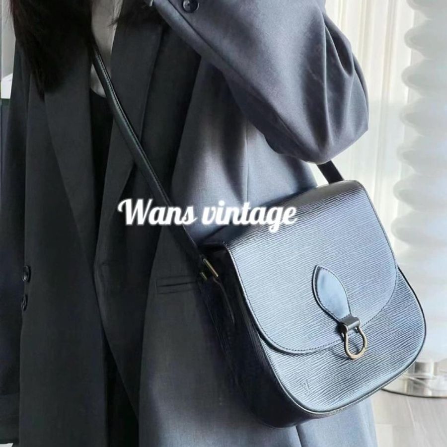 LV EPI Vintage 🎀現品實拍 🎀中古經典黑色水波紋牛鼻包／斜背包/馬鞍包  ( 大 ) ~二手品-87