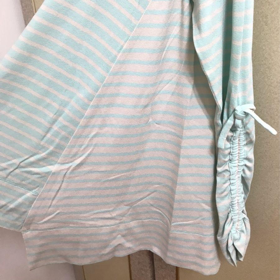 56)萬元精品米綠條文不規則上衣 M-L可穿 全新含吊牌-3