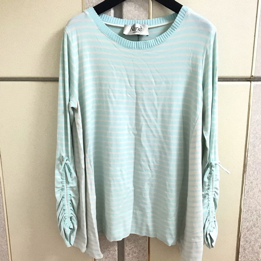 56)萬元精品米綠條文不規則上衣 M-L可穿 全新含吊牌-7
