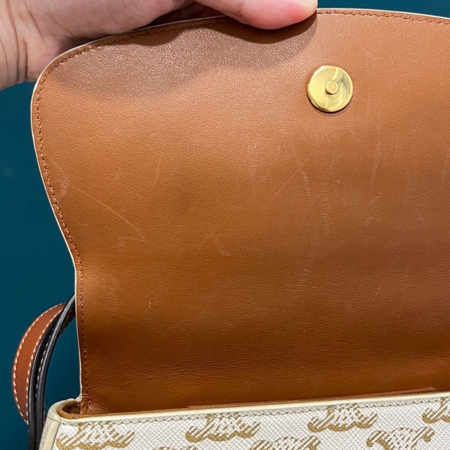 時髦度💯 可分期 Celine 鎖頭腋下包 Lisa同款-4