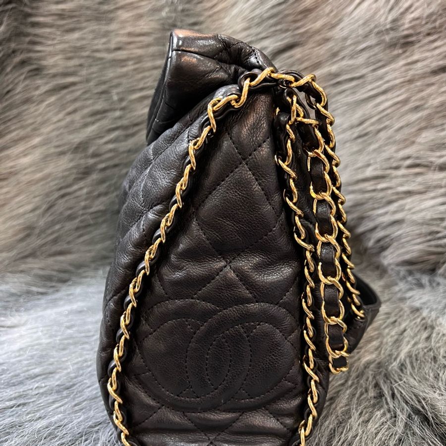 Chanel 黑色 牛皮 金鍊 ChainAround 肩背包 牛角包-2