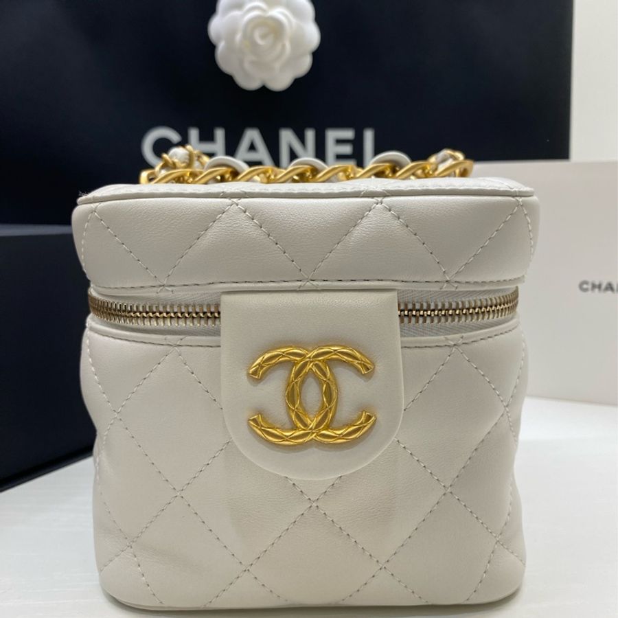 CHANEL 小型化妝包 小牛皮&金色金屬,白-1