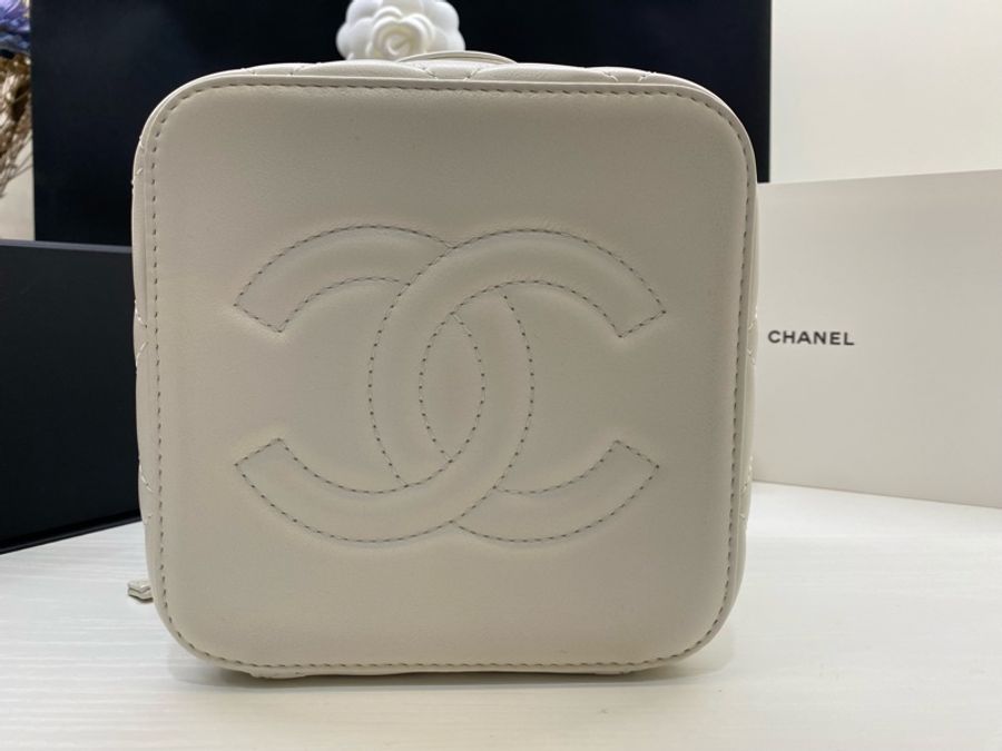 CHANEL 小型化妝包 小牛皮&金色金屬,白-3