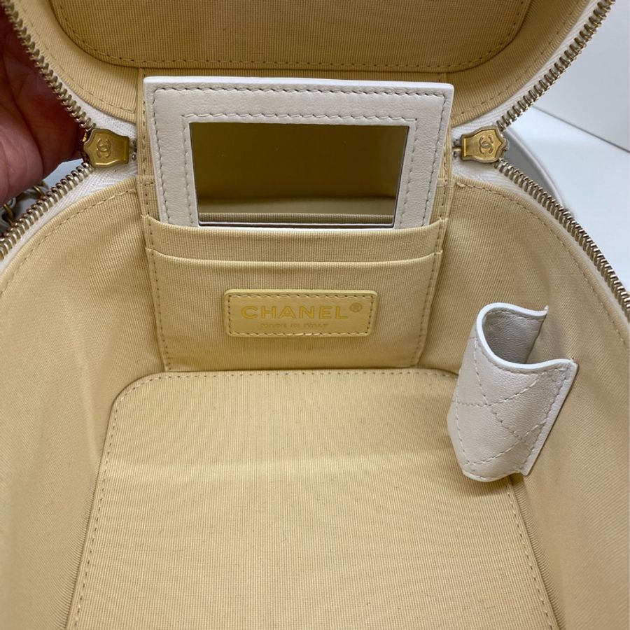 CHANEL 小型化妝包 小牛皮&金色金屬,白-7