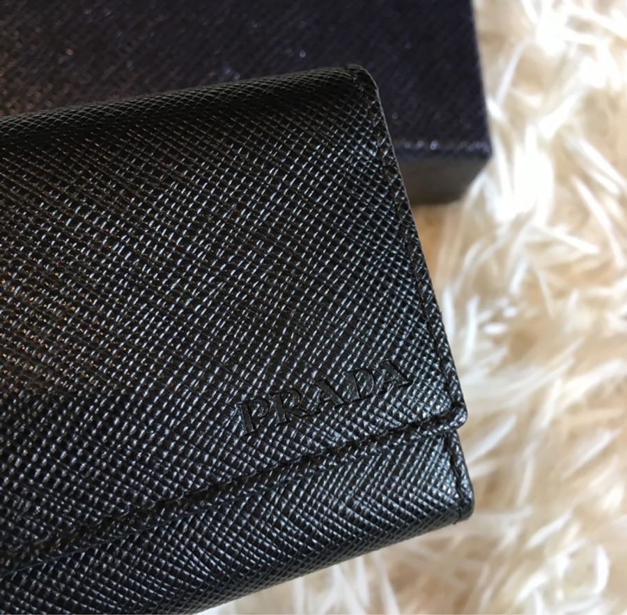 Prada 黑色扣式鑰匙包-8