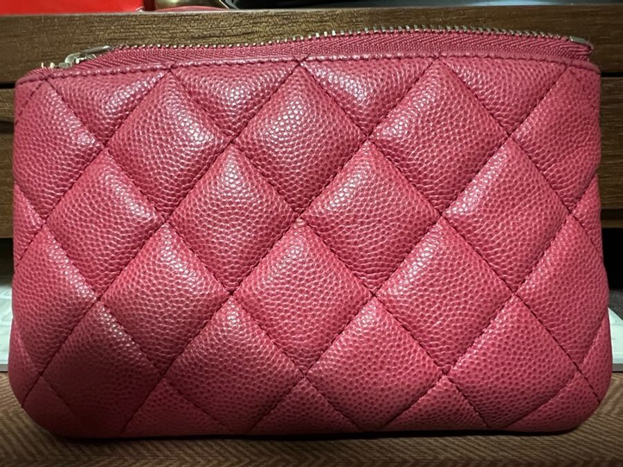 二手 CHANEL 荔枝牛皮淡金釦 莓紅色 拉鍊一字款零錢包-2