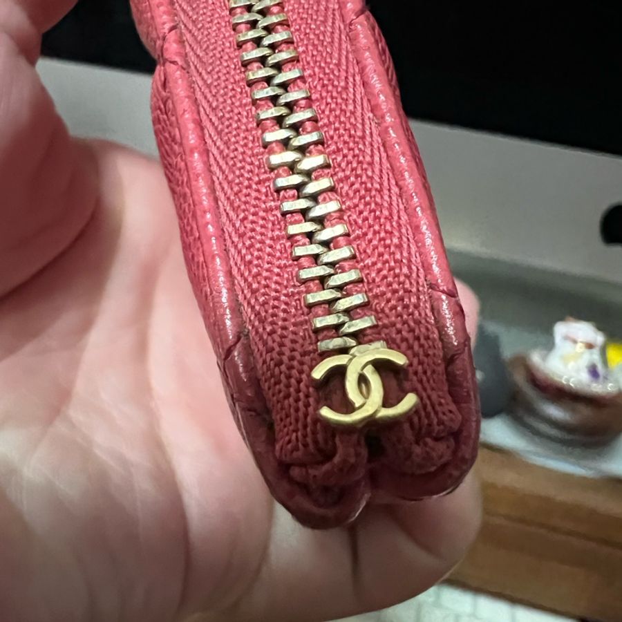 二手 CHANEL 荔枝牛皮淡金釦 莓紅色 拉鍊一字款零錢包-7