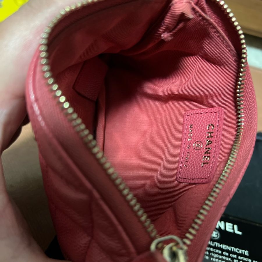 二手 CHANEL 荔枝牛皮淡金釦 莓紅色 拉鍊一字款零錢包-24