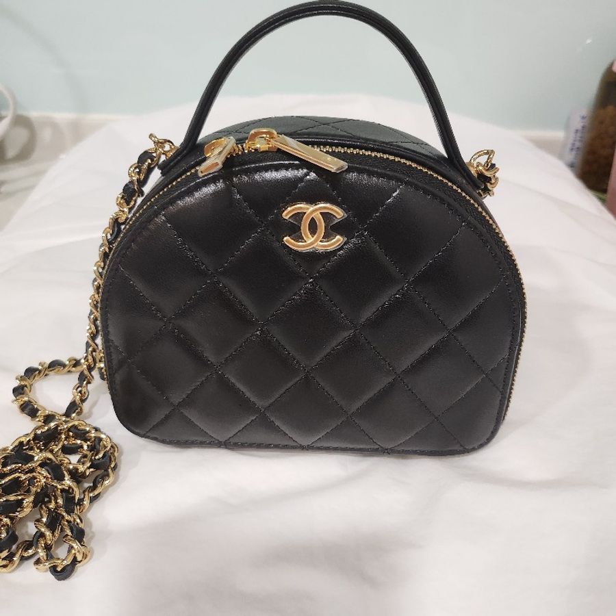 CHANEL 香奈兒提把半月包-7