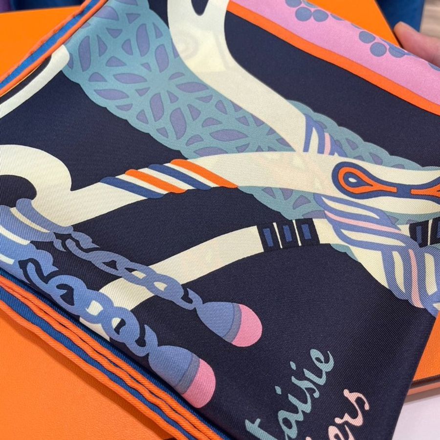【舊愛新歡】hermes 絲巾 90方巾-1