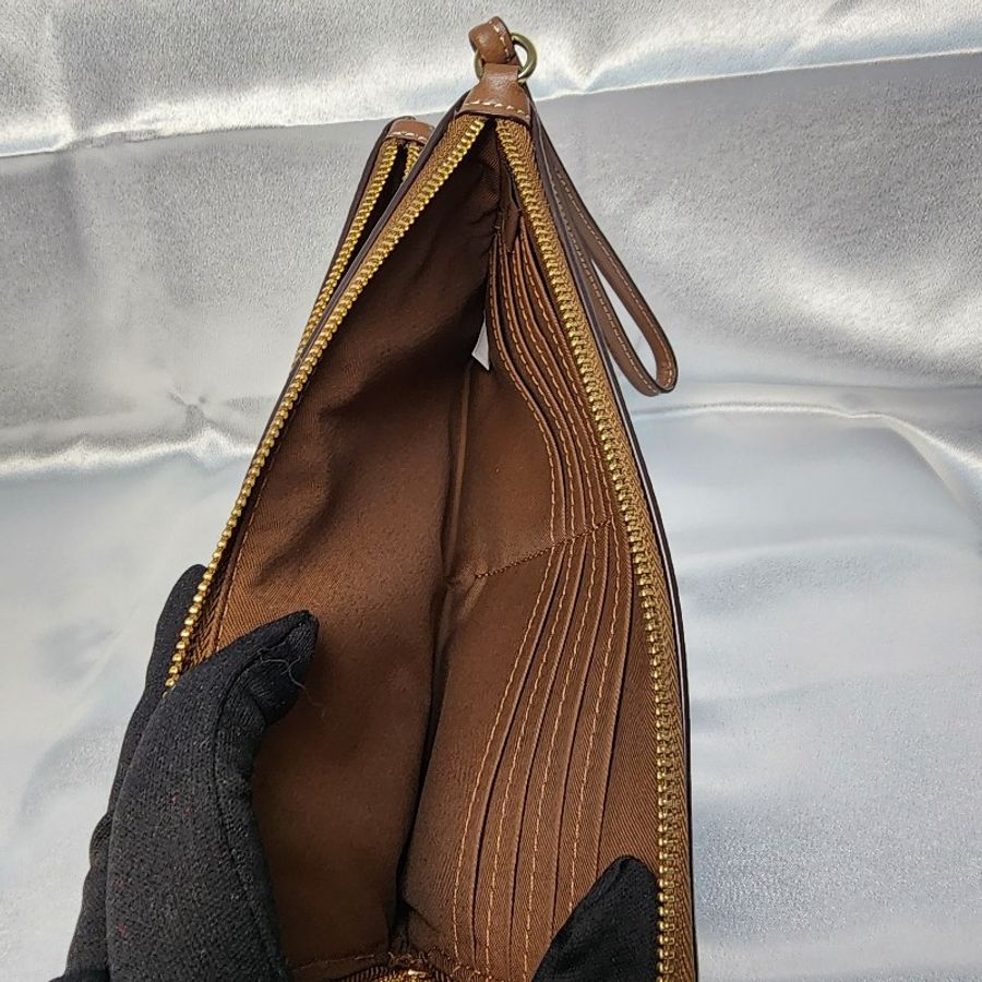COACH 限定款C LOGO雪花印花雙層手拿包(駝/咖)-9