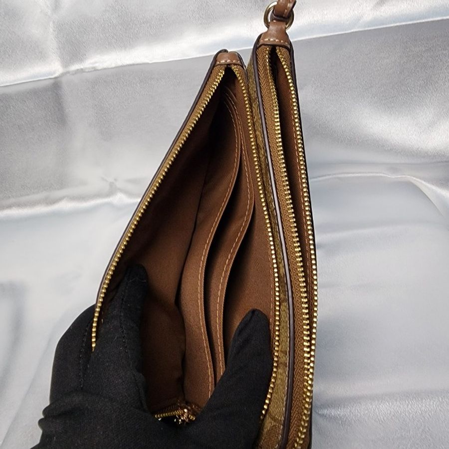 COACH 限定款C LOGO雪花印花雙層手拿包(駝/咖)-10