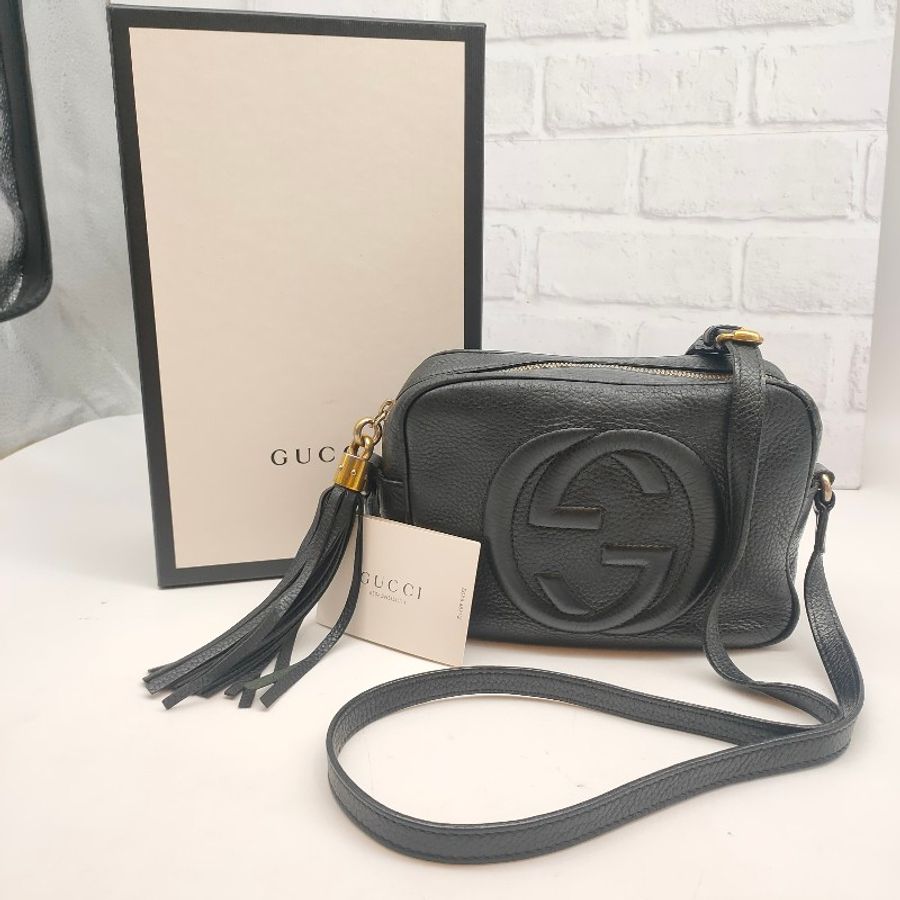 GUCCI 古馳 經典GUCCI 古馳 308364 經典SOHO系列大LOGO流蘇吊飾肩背/斜背相機包(黒色)小牛皮荔枝皮金鍊,-4