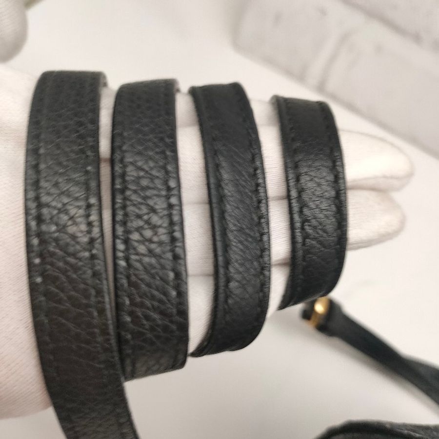 GUCCI 古馳 經典GUCCI 古馳 308364 經典SOHO系列大LOGO流蘇吊飾肩背/斜背相機包(黒色)小牛皮荔枝皮金鍊,-19