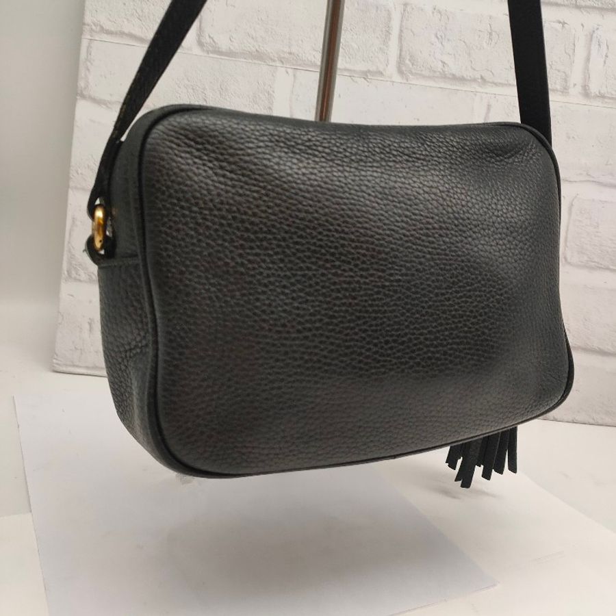GUCCI 古馳 經典GUCCI 古馳 308364 經典SOHO系列大LOGO流蘇吊飾肩背/斜背相機包(黒色)小牛皮荔枝皮金鍊,-21