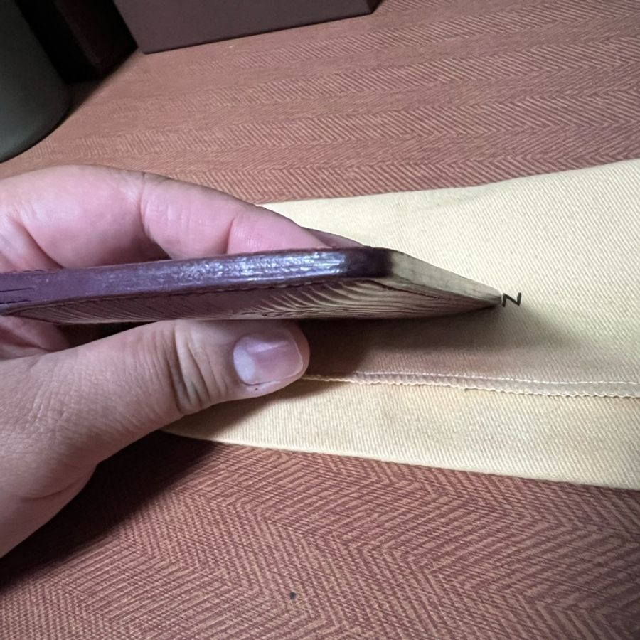 Louis Vuitton LV  EPI 水波紋 莓果色牛皮卡片夾-6