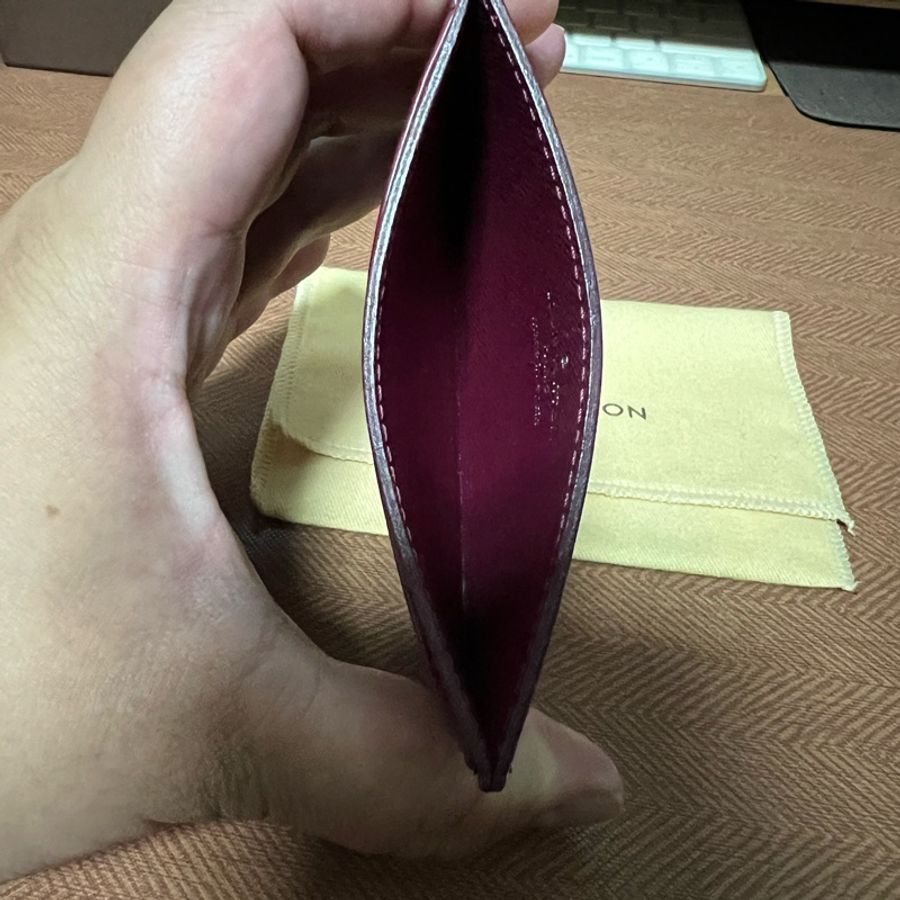 Louis Vuitton LV  EPI 水波紋 莓果色牛皮卡片夾-8