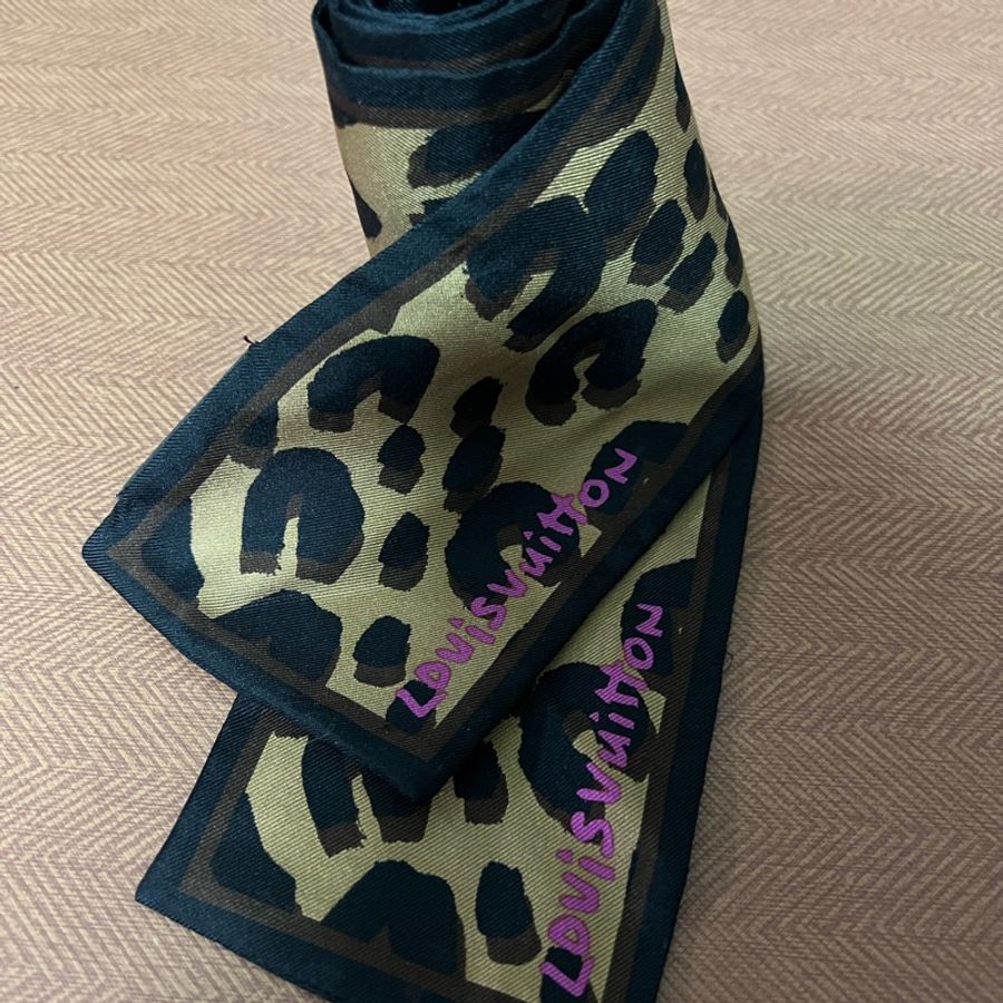 二手真品 Louis Vuitton Twilly Silk Leopard 絲巾/髪帶-0