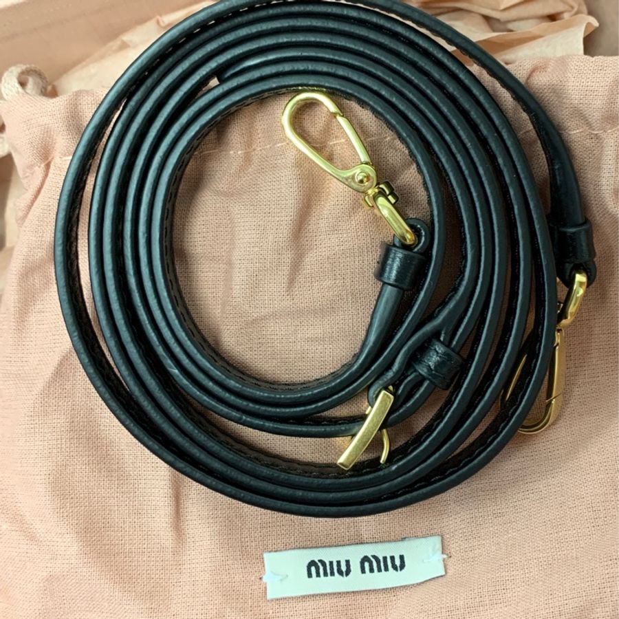 甜甜出~近新Miu Miu Matelassé 納帕皮革小巧手袋(手機無法入)-6