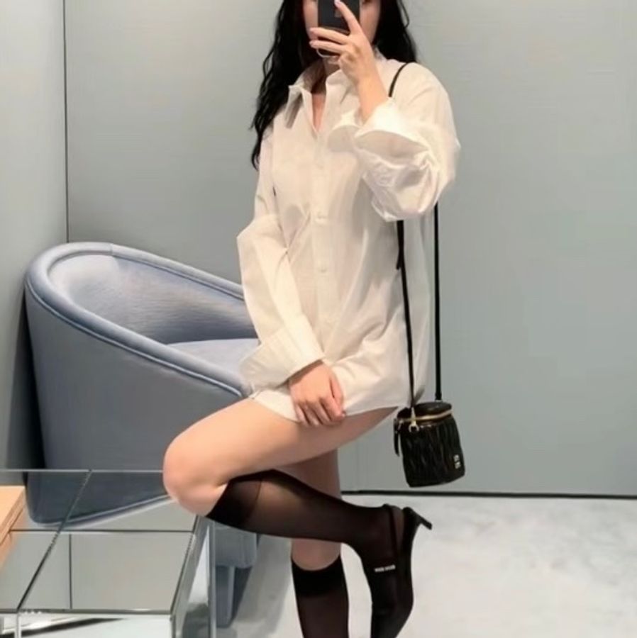 甜甜出~近新Miu Miu Matelassé 納帕皮革小巧手袋(手機無法入)-9