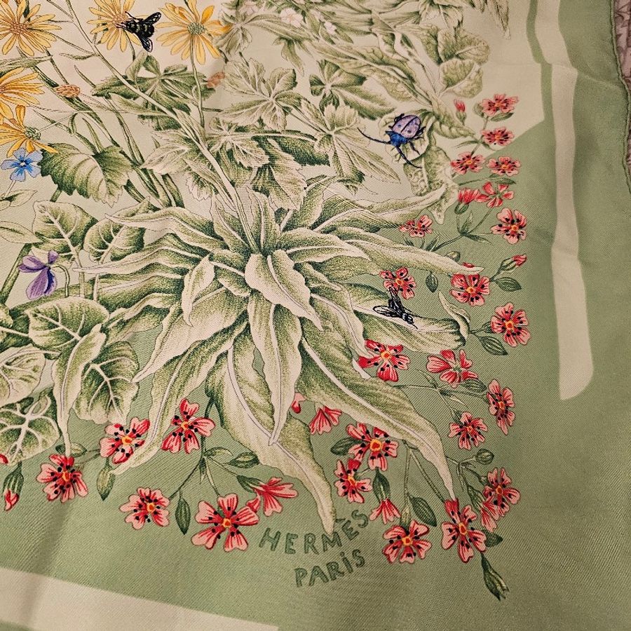 hermes la prairie 絲巾 粉綠色 春天花園🌿🌾☘️🍀🌷🪻⚘️🌻🦟🦋🐛🐝🪲🐞🐌🦗 中古美品-13