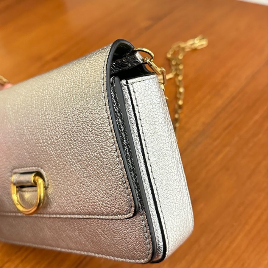 Burberry 銀色掀蓋斜背鏈包-1