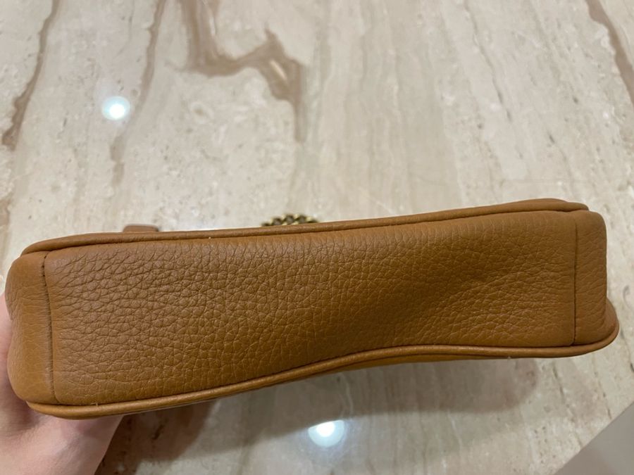 COACH 素面荔枝紋皮革馬車金屬圓環LOGO手提/手拿晚宴包-淺棕色-1