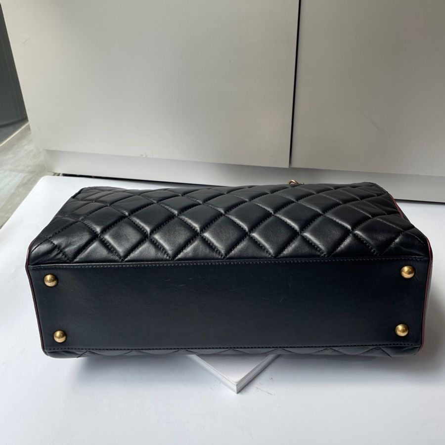 CHANEL黑小牛皮托特包-22