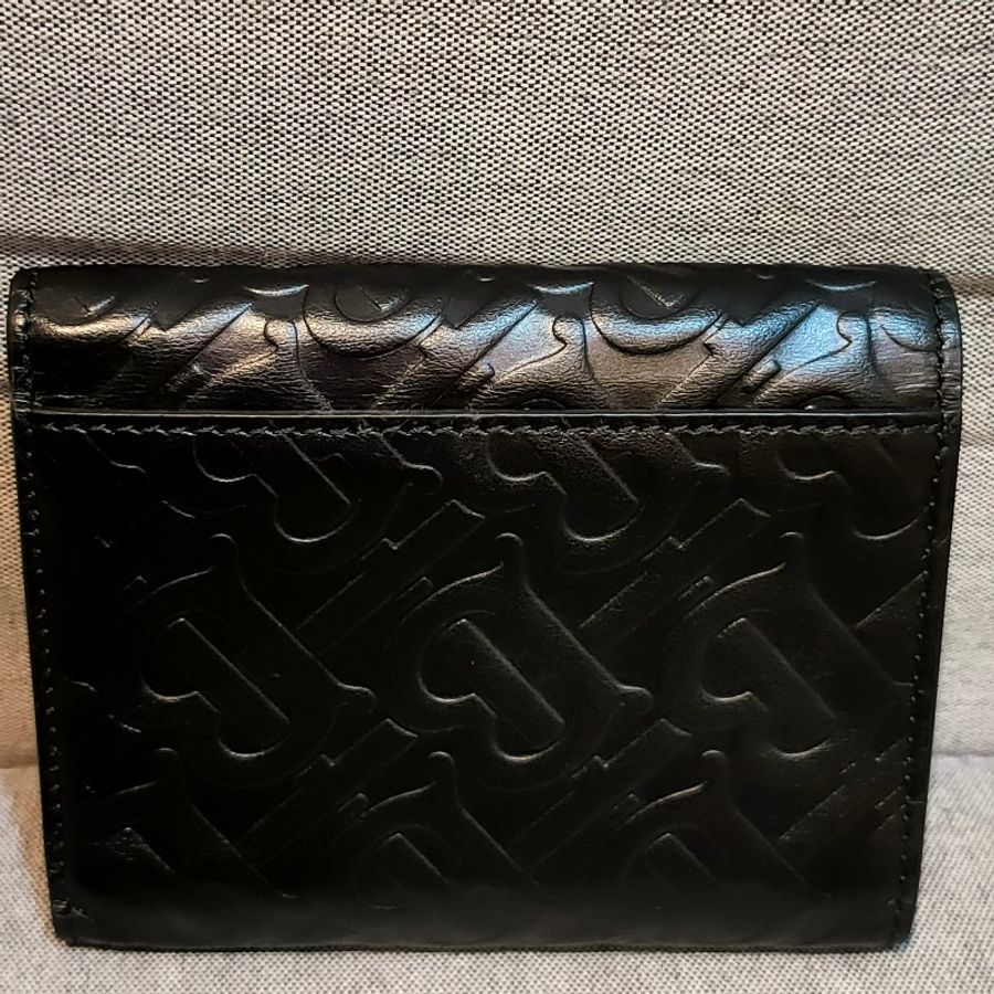 🔥10/9-10/30週年慶🔥【最後倒數】【9成新】㊣✨ Burberry✨(附防塵袋)博柏利 TB 黑色 金釦 壓紋 短夾 皮夾 錢包/二手精品/保證正品🌳二手樹屋🌳-4