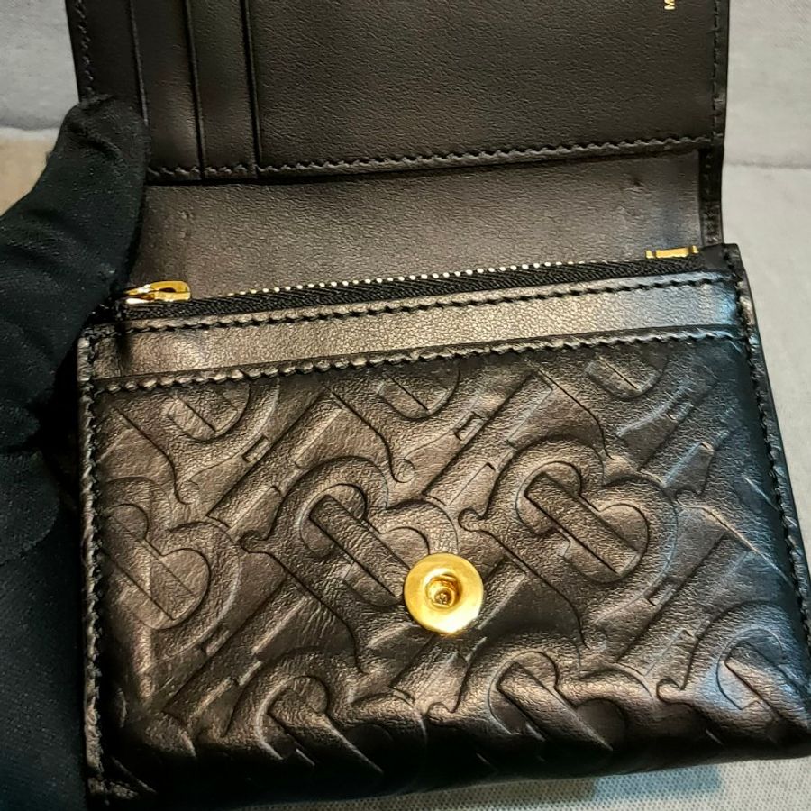 🔥10/9-10/30週年慶🔥【最後倒數】【9成新】㊣✨ Burberry✨(附防塵袋)博柏利 TB 黑色 金釦 壓紋 短夾 皮夾 錢包/二手精品/保證正品🌳二手樹屋🌳-14