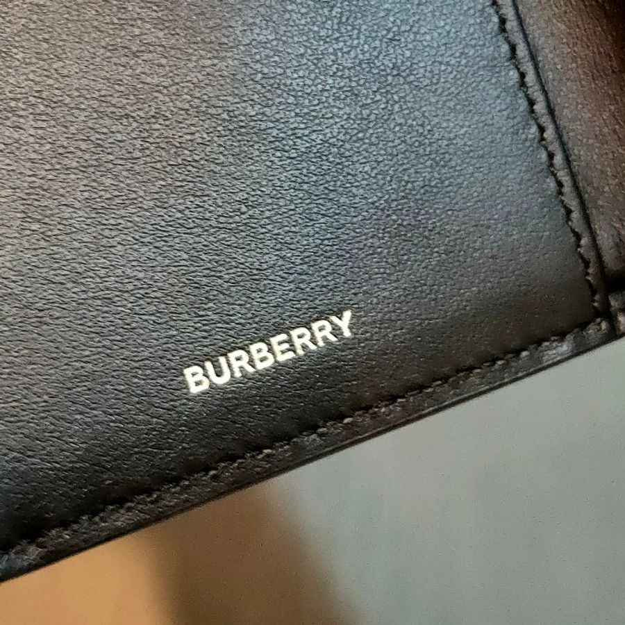 🔥10/9-10/30週年慶🔥【最後倒數】【9成新】㊣✨ Burberry✨(附防塵袋)博柏利 TB 黑色 金釦 壓紋 短夾 皮夾 錢包/二手精品/保證正品🌳二手樹屋🌳-17
