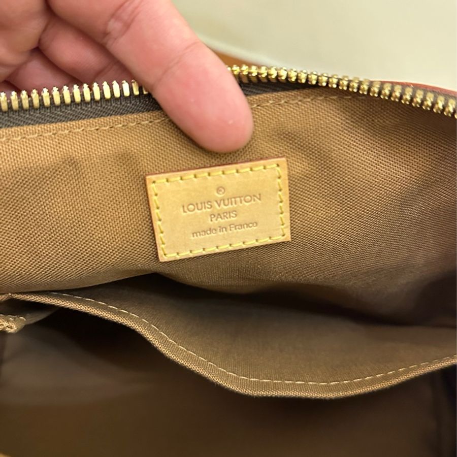 LV M40145花紋手提抓皺斜背包-14