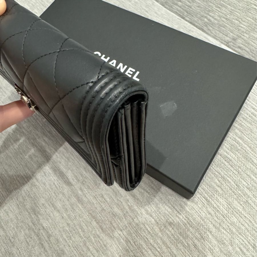 Chanel Boy 羊皮復古銀扣長夾-15