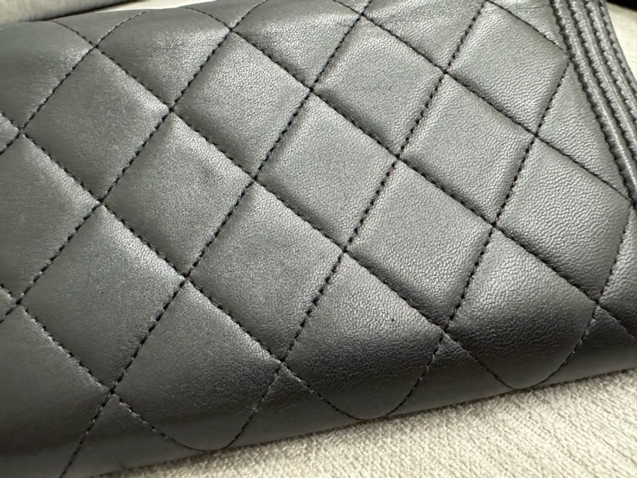 Chanel Boy 羊皮復古銀扣長夾-16
