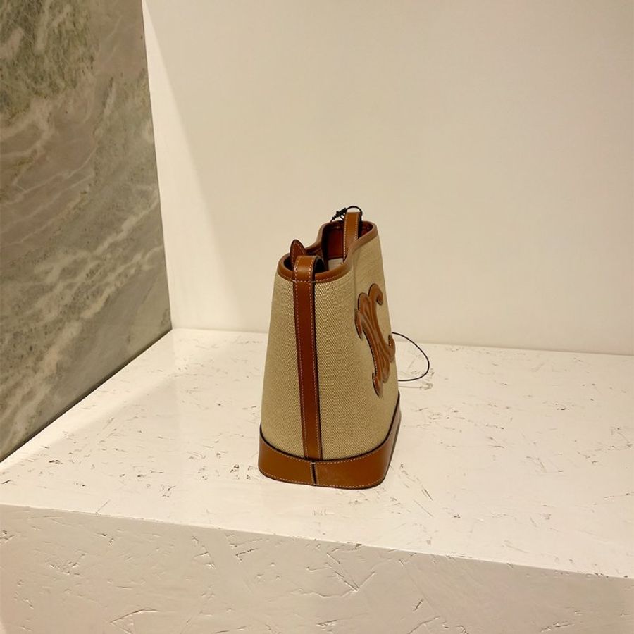 🎊佳節特賣🎁Celine 113782 小款 織物及牛皮革 Cuir 凱旋門水桶包 原色/黃褐色-5