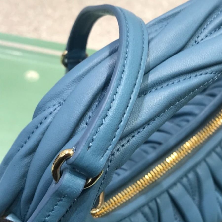 Miu Miu 5BC125 Wander Matelasse 納帕軟皮半月包 藍色《2024季度新品》-6