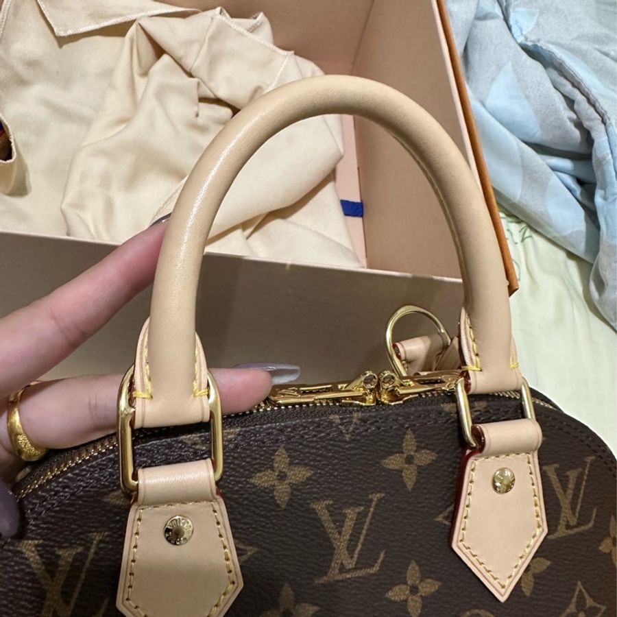 Louis Vuitton ALMA BB 貝殼兩用包-16