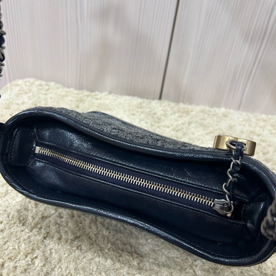 Chanel 25開 小號深藍黑金色菱格紋流浪包-11