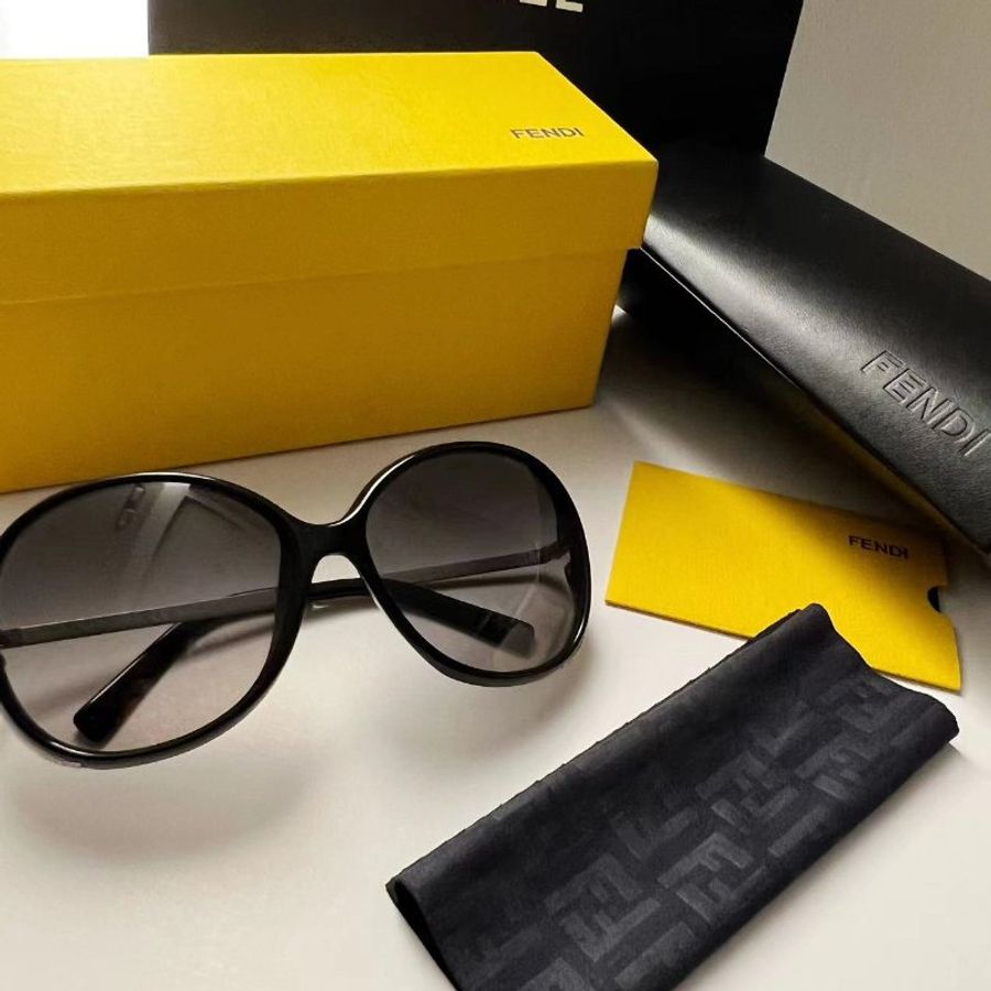 Fendi 帶鑽太陽眼鏡 全新配件齊全-0
