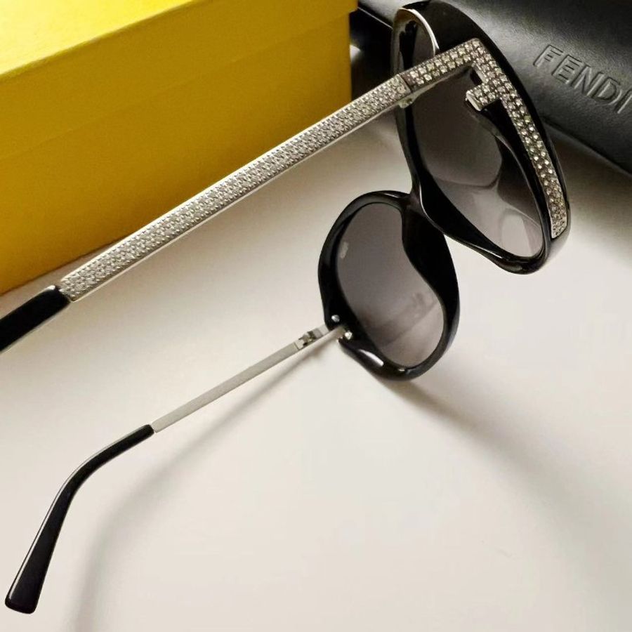 Fendi 帶鑽太陽眼鏡 全新配件齊全-5
