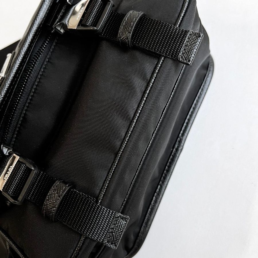 PRADA 尼龍相機包Re-Nylon 及 Saffiano 皮革肩背袋-4
