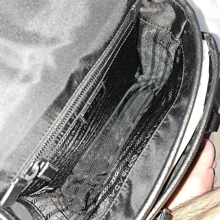PRADA 尼龍相機包Re-Nylon 及 Saffiano 皮革肩背袋-11