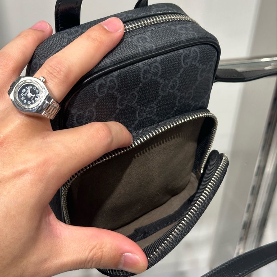 Gucci經典滿版黑色帆布手機包💼大全配🈶購證🔥包況9新-8