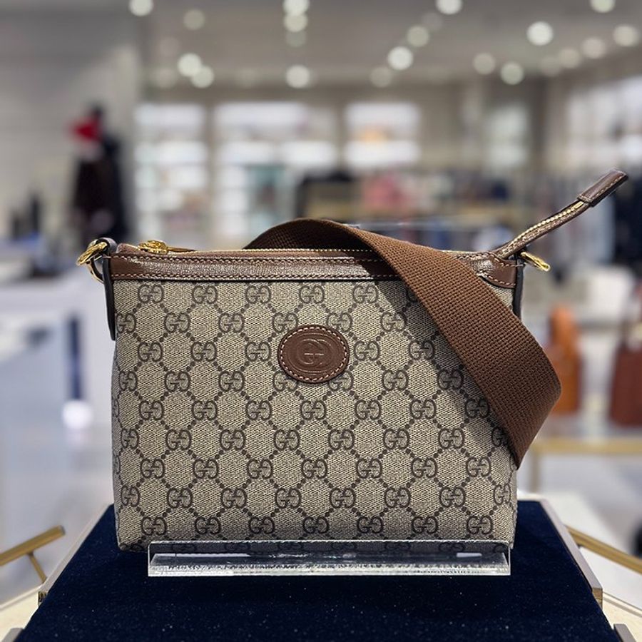 Gucci 760021 Interlocking G 附腕帶多功能郵差包 米色和烏木色《2024季度新品》-1