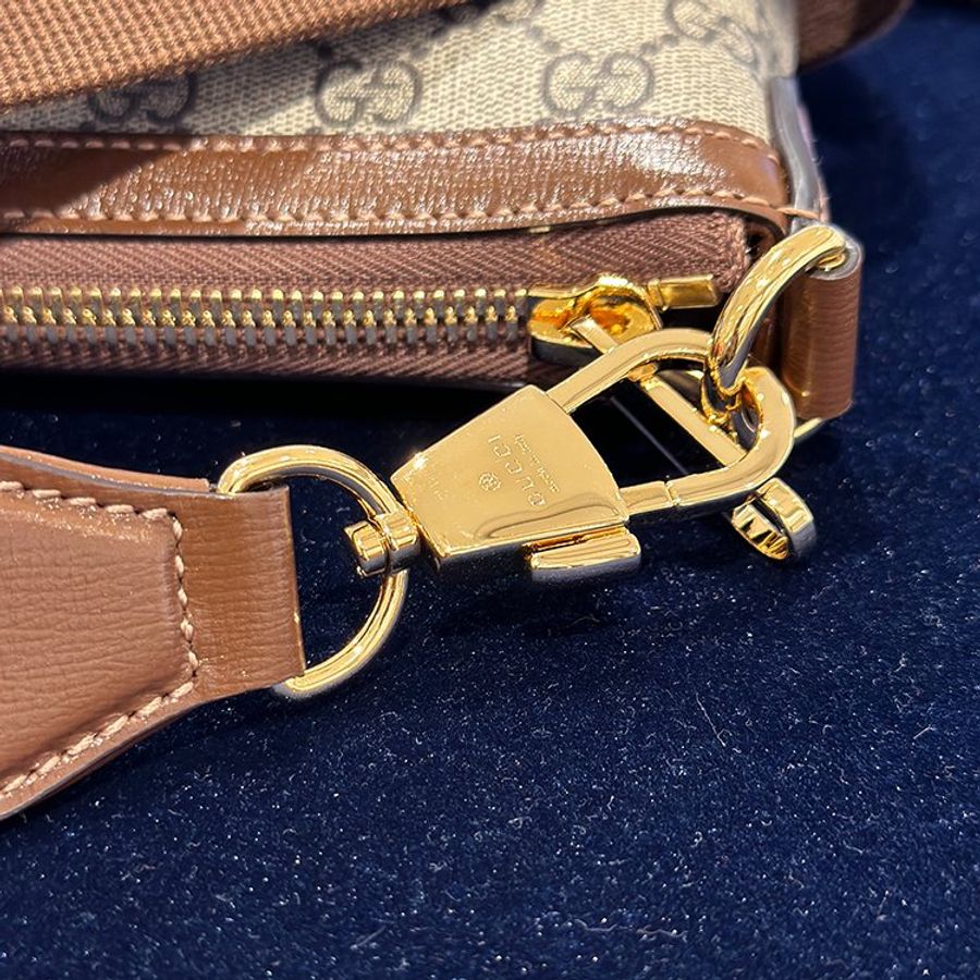 Gucci 760021 Interlocking G 附腕帶多功能郵差包 米色和烏木色《2024季度新品》-3